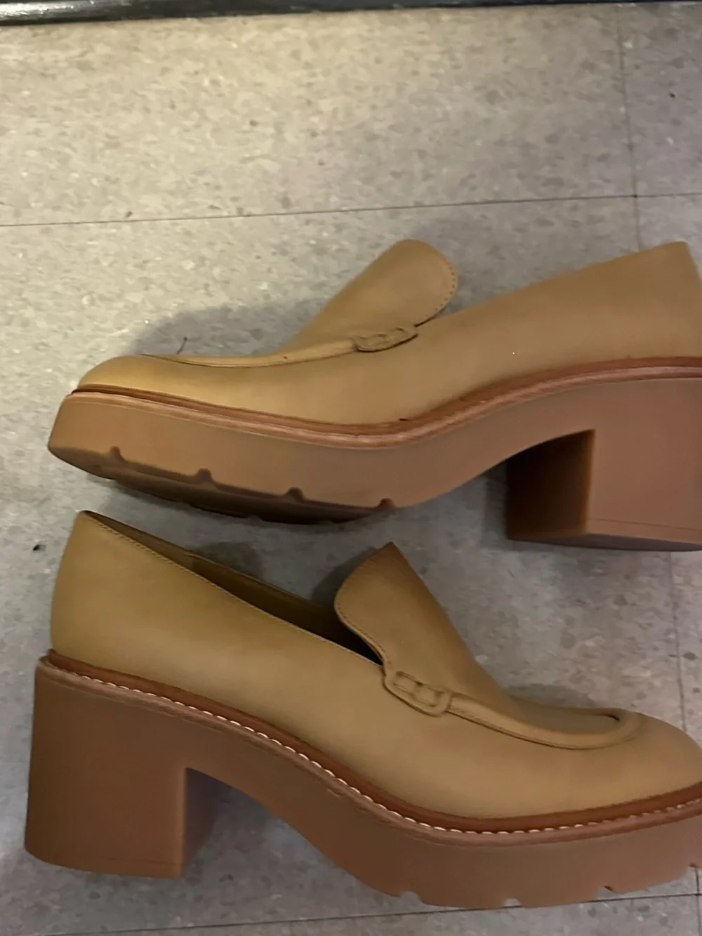 Vince Rowe Platform Leather Loafer Size 7.5 Lug Sole Chunky Shoes Natural Tan